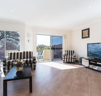 Sandy Point Luxury' 117a Sandy Point Road - air con  foxtel - Palm Beach Accommodation