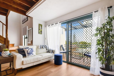 Santa Fe By The Broadwater - Palm Beach Accommodation 3