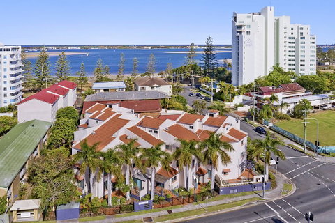 Santa Fe By The Broadwater - Palm Beach Accommodation 0