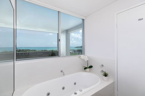 Sea Forever On Azure Seas - Airlie Beach - Palm Beach Accommodation 3
