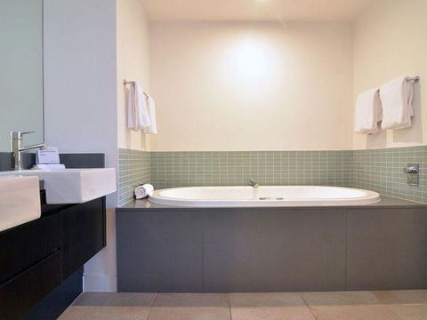 Sea Temple Port Douglas Swim Out Two Bathrooms - Direct Pool Access - Palm Beach Accommodation 3