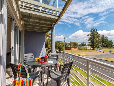 Seachange Apartment 3 - Palm Beach Accommodation 2