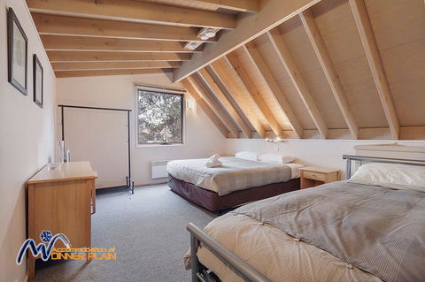 Shiraz - Palm Beach Accommodation 2