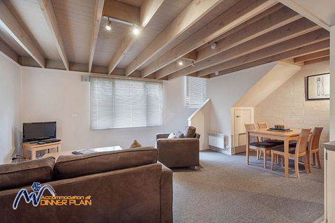 Shiraz - Palm Beach Accommodation 0