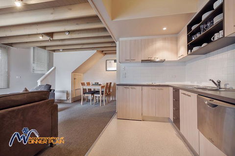 Shiraz - Palm Beach Accommodation 3