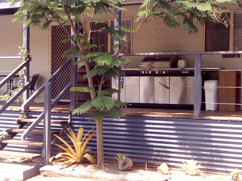 Silver Wattle Cabins - Palm Beach Accommodation 3