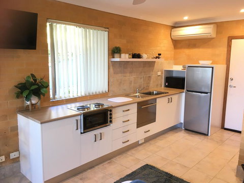 SilverWaters Waterfront Accommodation - Palm Beach Accommodation 2