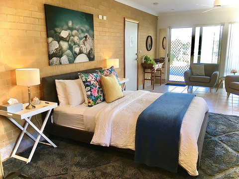 SilverWaters Waterfront Accommodation - Palm Beach Accommodation 0