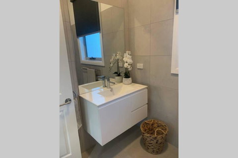 Skibo Cottage - Palm Beach Accommodation 2