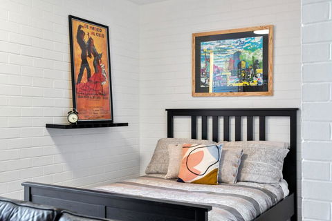 Soho Chic Apartment - Palm Beach Accommodation 0