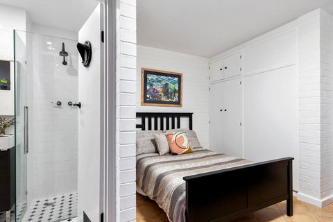 Soho Chic Apartment - Palm Beach Accommodation 2