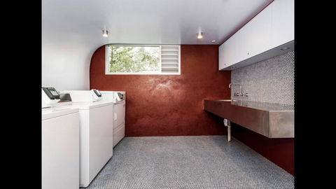 Soho Chic Apartment - Palm Beach Accommodation 1