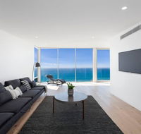 Southpoint -Brand new home oceanfront views - Palm Beach Accommodation