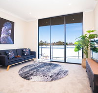 SP246-Brandnew modern Apt in Penrith with parking - Palm Beach Accommodation