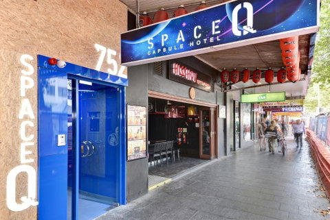 Space Q Capsule Hotel - Palm Beach Accommodation 2