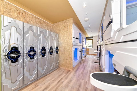Space Q Capsule Hotel - Palm Beach Accommodation 1