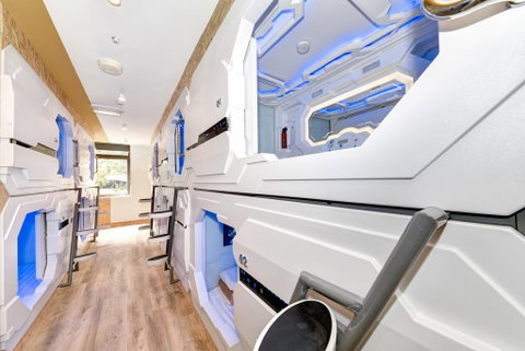 Space Q Capsule Hotel - Palm Beach Accommodation 0