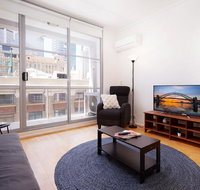 Spacious and Bright Studio in the Middle of Town - Palm Beach Accommodation