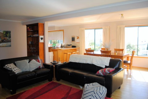 Spacious And Central To CBD - Palm Beach Accommodation 0