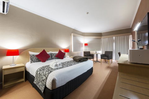 Statesman Hotel - Palm Beach Accommodation 2