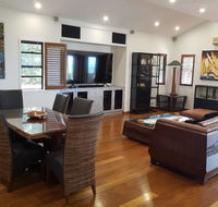 Stonehaven with private pool - Palm Beach Accommodation