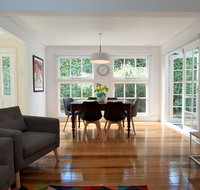 Strahan House - Palm Beach Accommodation