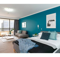 Striking and super convenient studio with balcony - Palm Beach Accommodation