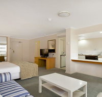 Studio with balcony at College St - Palm Beach Accommodation