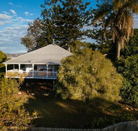 Stunning Queenslander - Palm Beach Accommodation