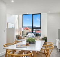 Stylish Townhouse - Palm Beach Accommodation