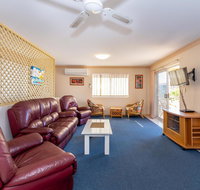 Stylish Unit Opposite Foreshore - Sylvan Beach Esp Bellara - Palm Beach Accommodation
