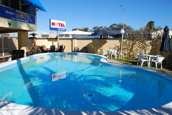 Sunburst Motel with Palm Beach Accommodation