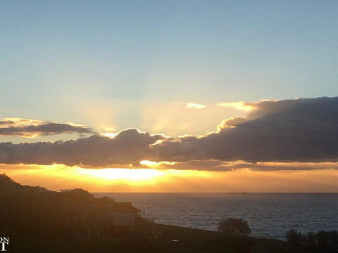 Sunrise Over Easts 1 - Pets Stay Free, Views - Palm Beach Accommodation 1
