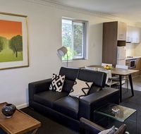 Superb 2 BR Apartment Minutes to CBD- Cen8 - Palm Beach Accommodation