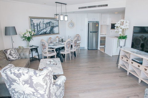 Superior Kent Street Apartments - Palm Beach Accommodation 2