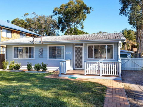 Surfs Up - Palm Beach Accommodation 0