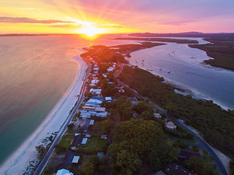 Surfs Up - Palm Beach Accommodation 2