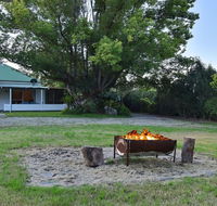 Tabitha Hill Cottage - Palm Beach Accommodation
