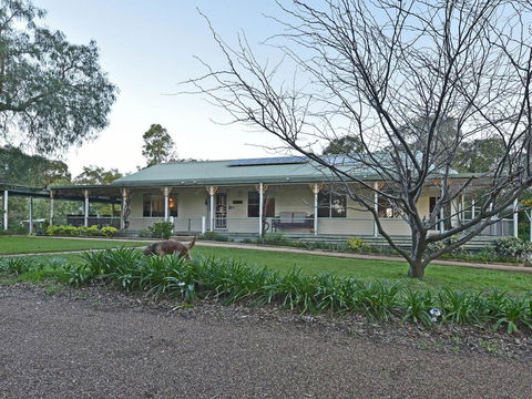 Tabitha Hill Homestead - Palm Beach Accommodation 2