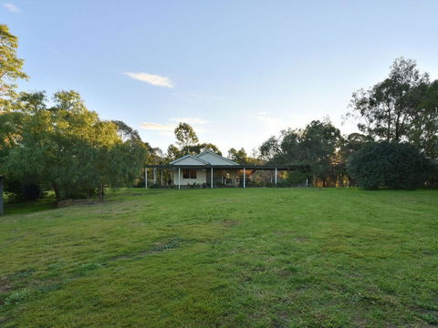 Tabitha Hill Homestead - Palm Beach Accommodation 3