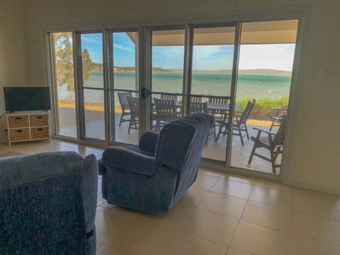 The Beach House - Palm Beach Accommodation 3