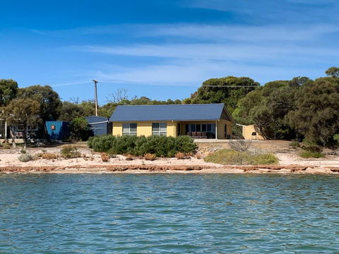 The Beach House - Palm Beach Accommodation 0