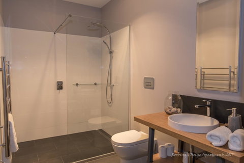 Roxburgh House Apartments - Palm Beach Accommodation 1