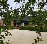 Hazelcreek Cottages - Palm Beach Accommodation