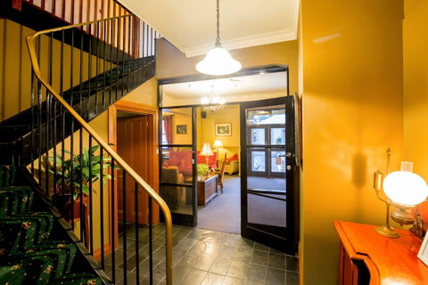 The Tasmanian Inn - Palm Beach Accommodation 34