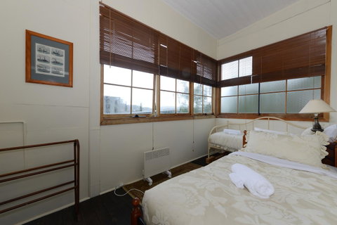 Edinburgh Gallery Bed & Breakfast - Palm Beach Accommodation 35