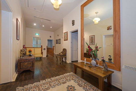 Edinburgh Gallery Bed & Breakfast - Palm Beach Accommodation 4