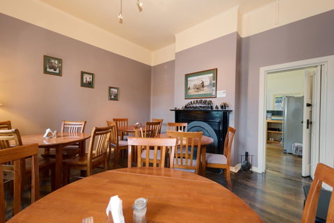 Edinburgh Gallery Bed & Breakfast - Palm Beach Accommodation 6