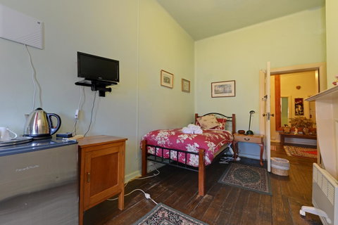 Edinburgh Gallery Bed & Breakfast - Palm Beach Accommodation 27