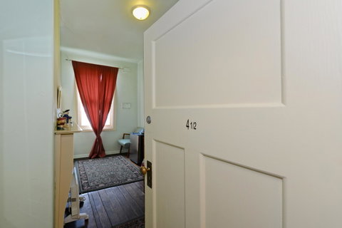Edinburgh Gallery Bed & Breakfast - Palm Beach Accommodation 26